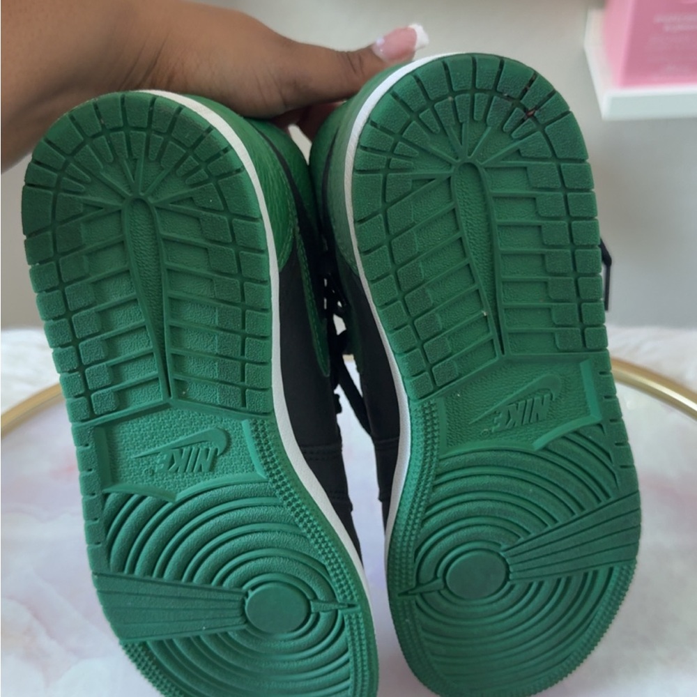 Nike Air Jordan 1 High Green and Black Sneakers - Picture 7 of 8